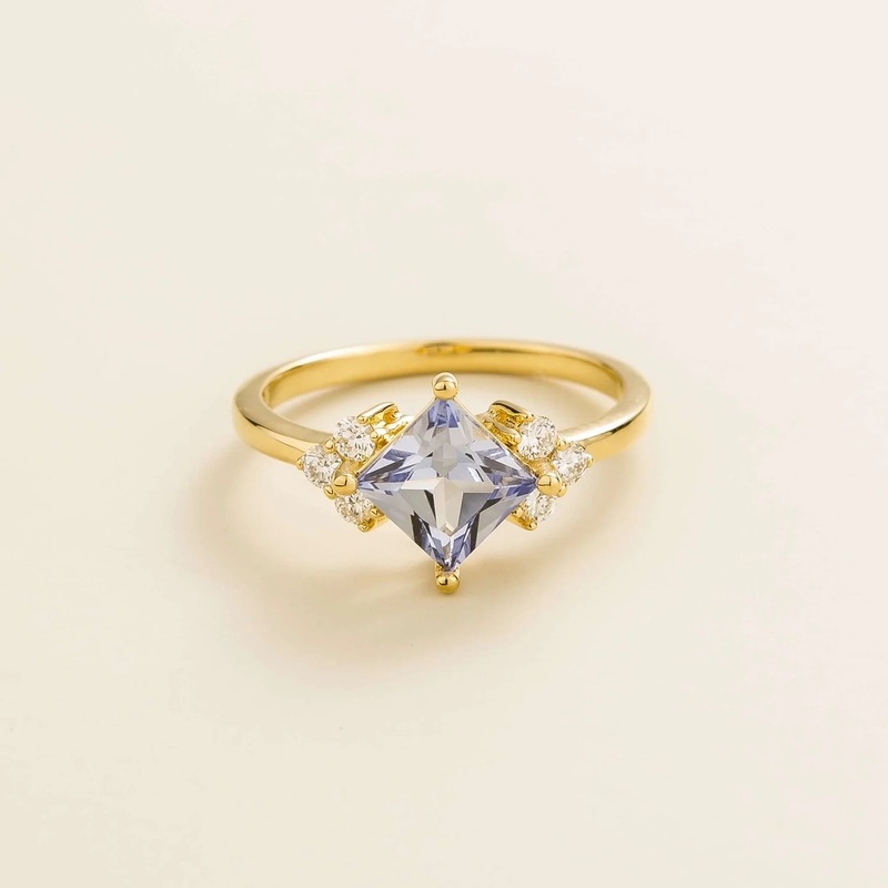Amore Gold Ring Pastel Blue Sapphire & Diamond