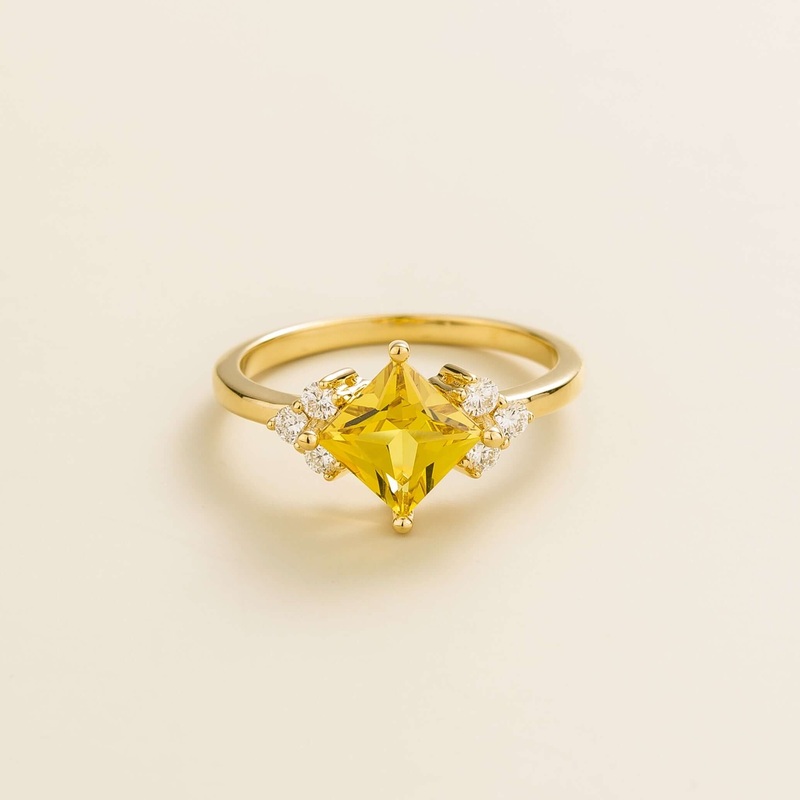 Amore Gold Ring Yellow Sapphire & Diamond