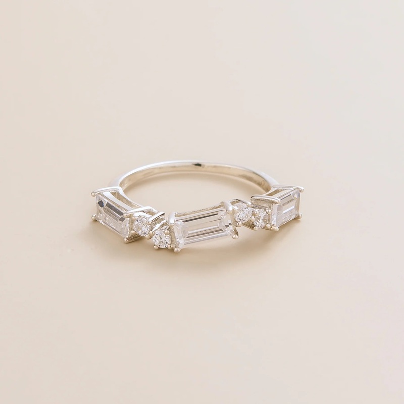 Forma White Gold Ring Set With Diamond