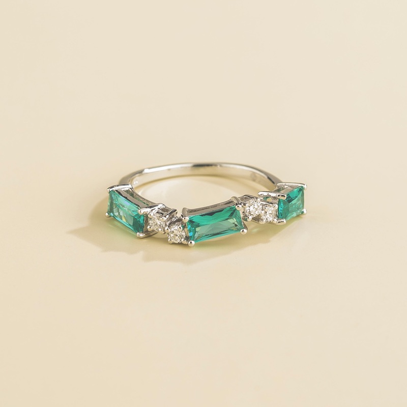 Forma white gold ring set with Paraiba sapphire & Diamond