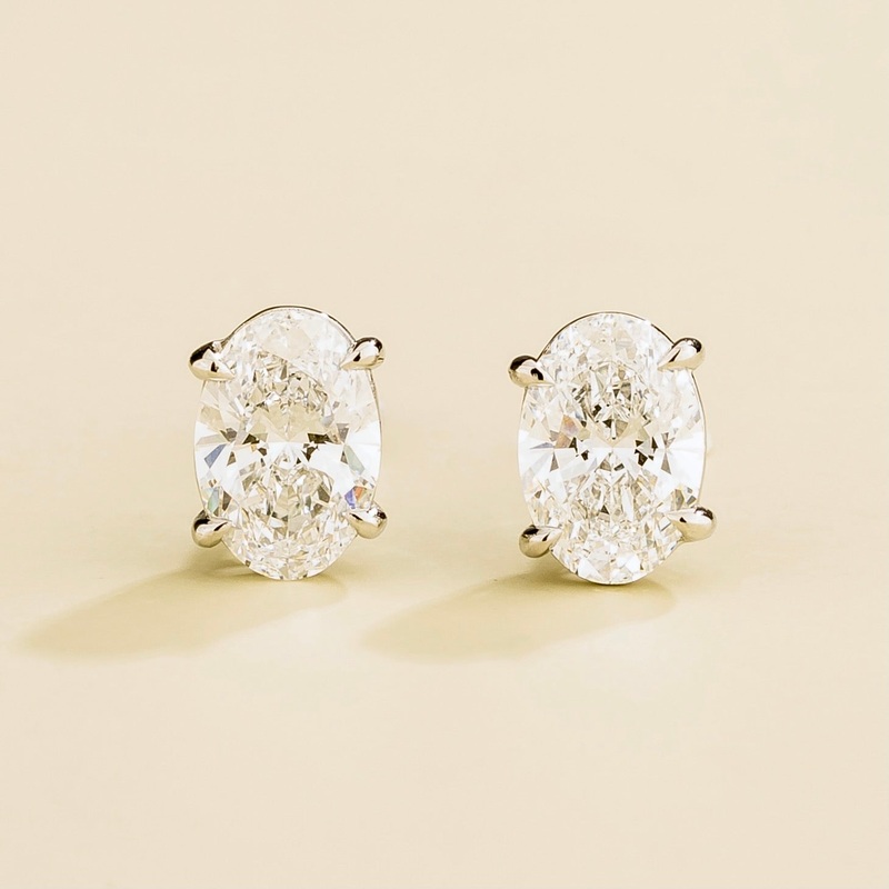 Ovo white gold earrings set with Diamond