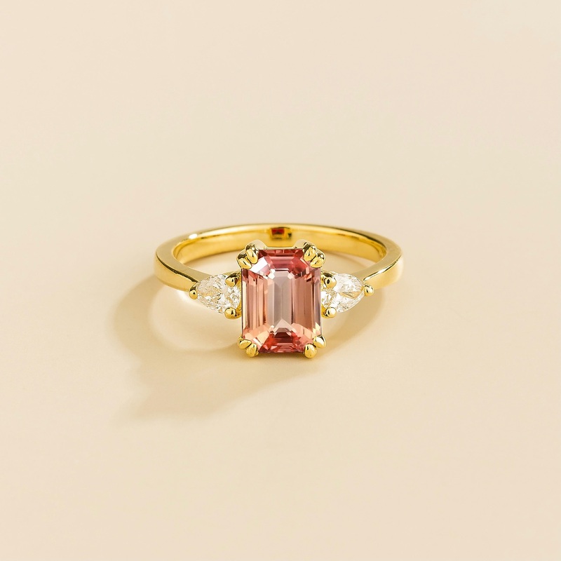 Ailes Gold Ring Padparadscha Sapphire & Diamonds