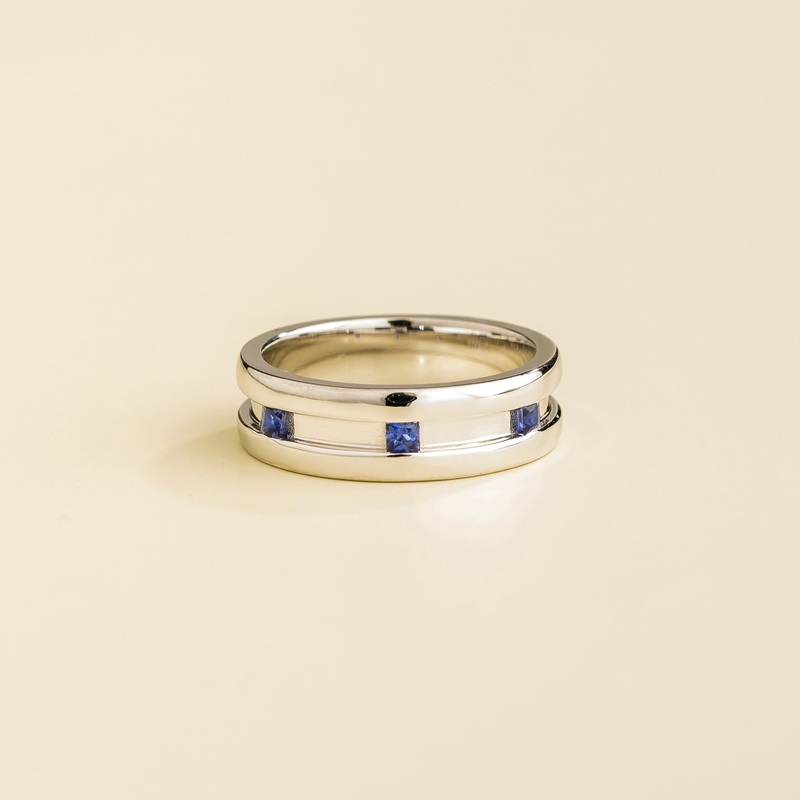 Amur White Gold Ring Set With Blue Sapphire