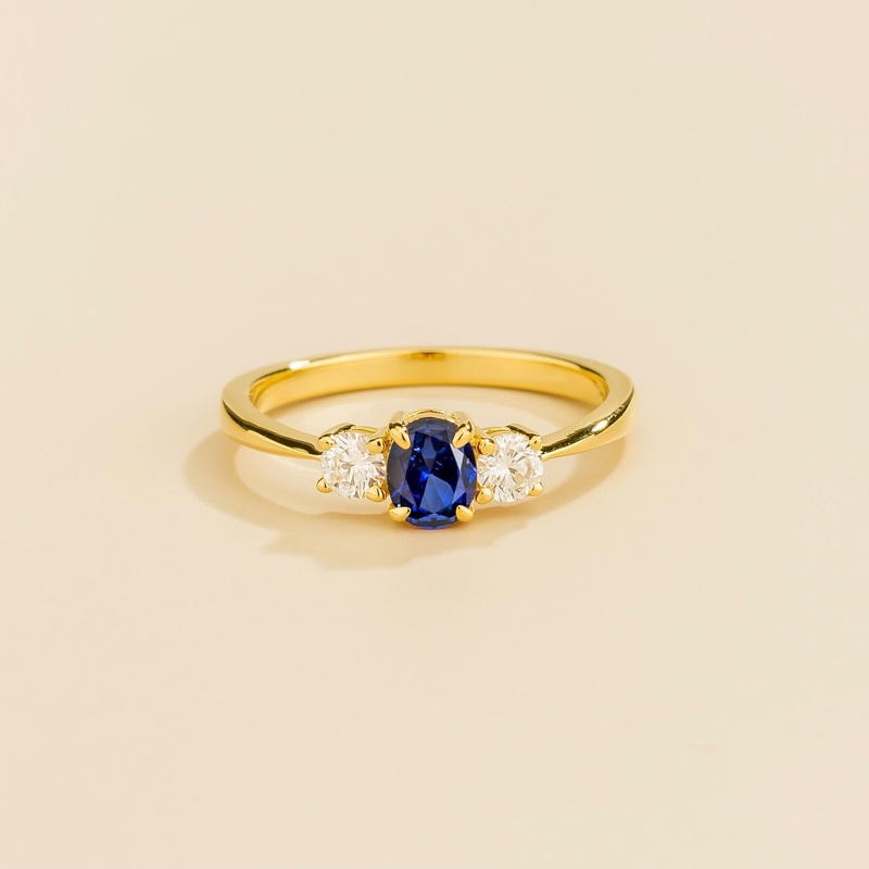 Boble gold ring set with Blue sapphire and Diamonds