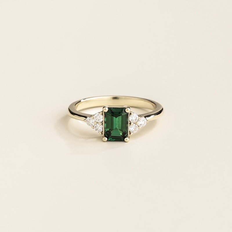 Chateau White Gold Ring Emerald & Diamond