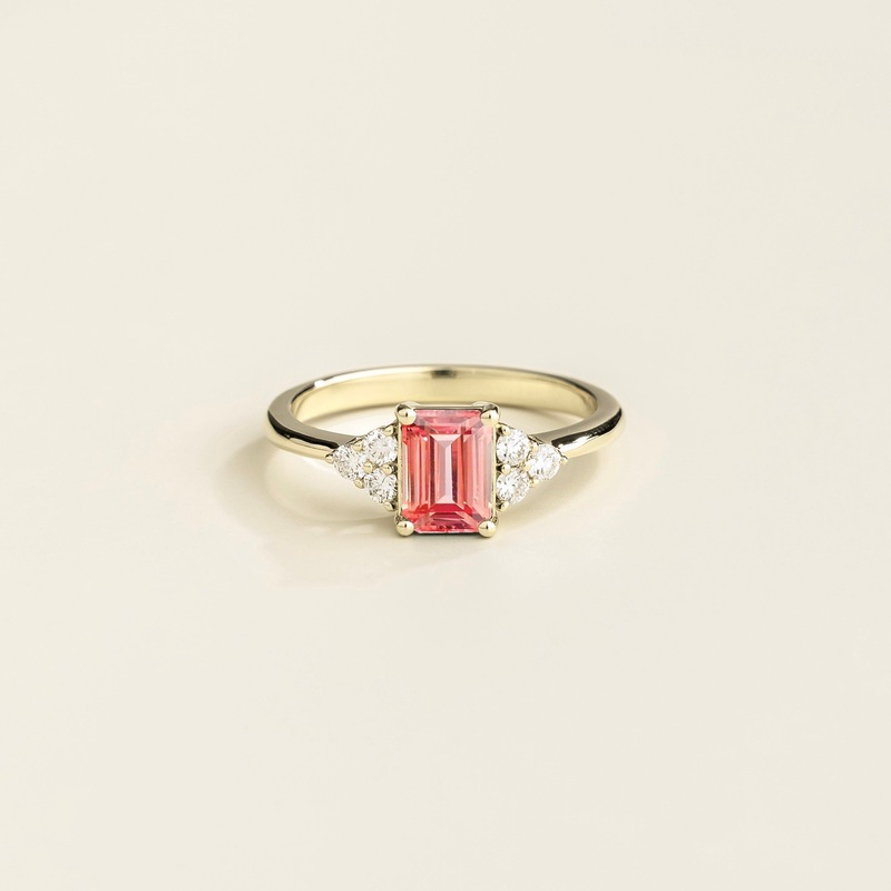 Chateau White Gold Ring Padparadscha Sapphire & Diamond