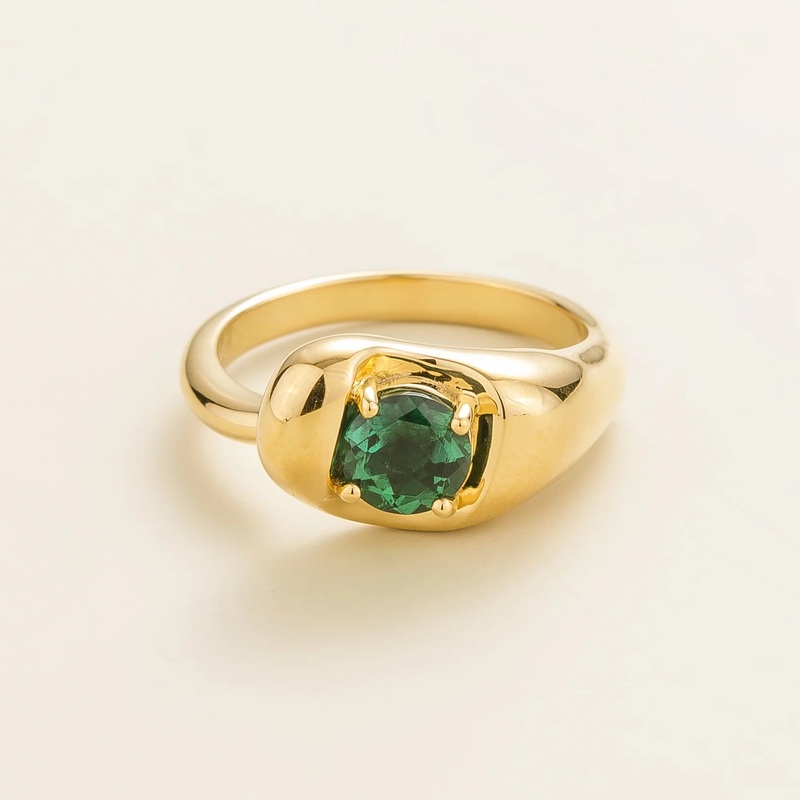 Fava Gold Ring Set With Emerald