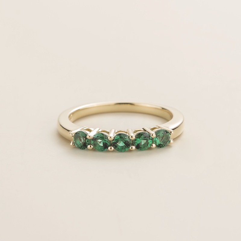 Paro White Gold Ring Set With Emerald