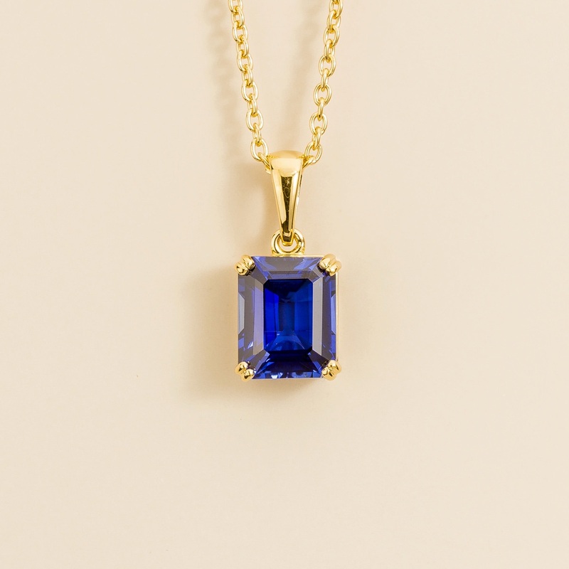 Thamani gold pendant necklace in Blue sapphire