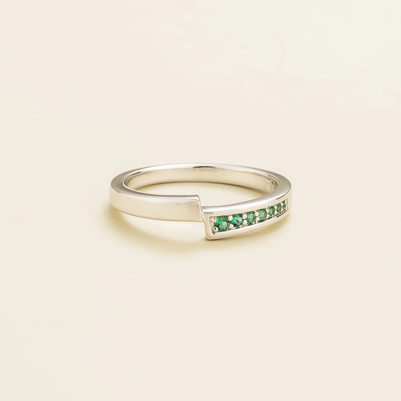 Vero White Gold Ring Set With Emerald