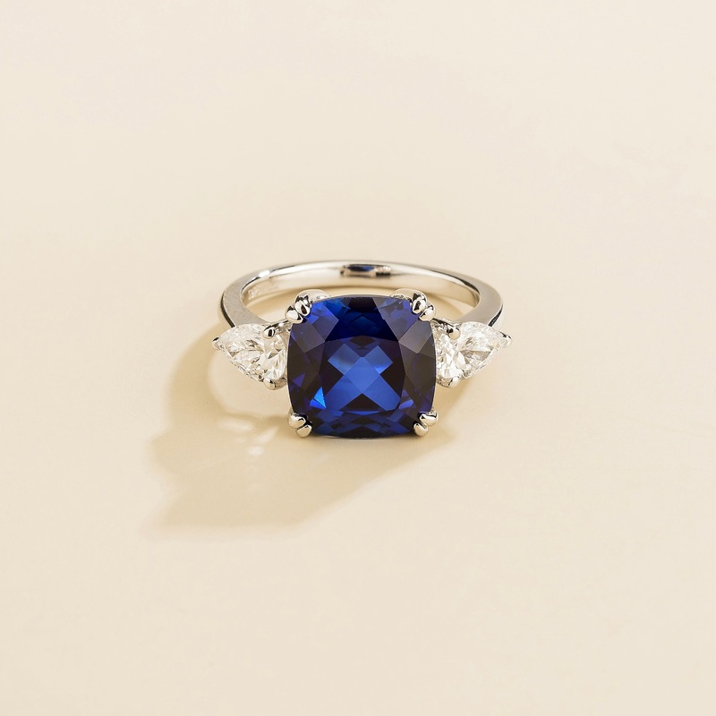 Pari White Gold Ring Blue Sapphire & Diamond