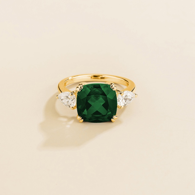 Pari Gold Ring in Emerald & Diamond