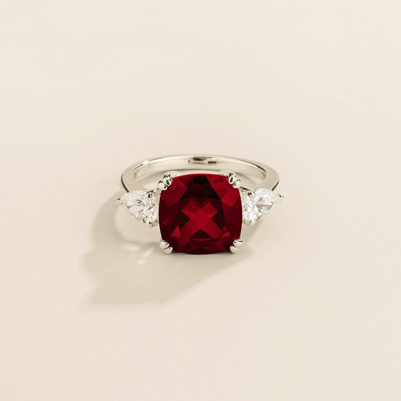 Pari White Gold Ring in Ruby & Diamond